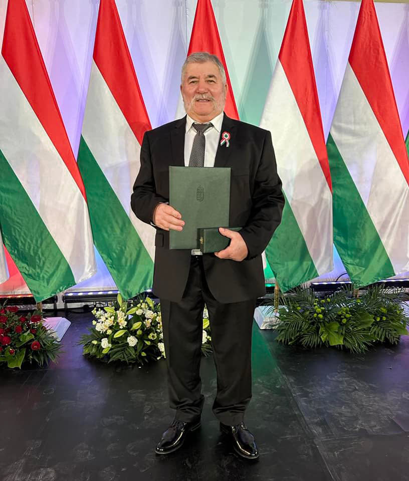 2023aranyerdemkereszt